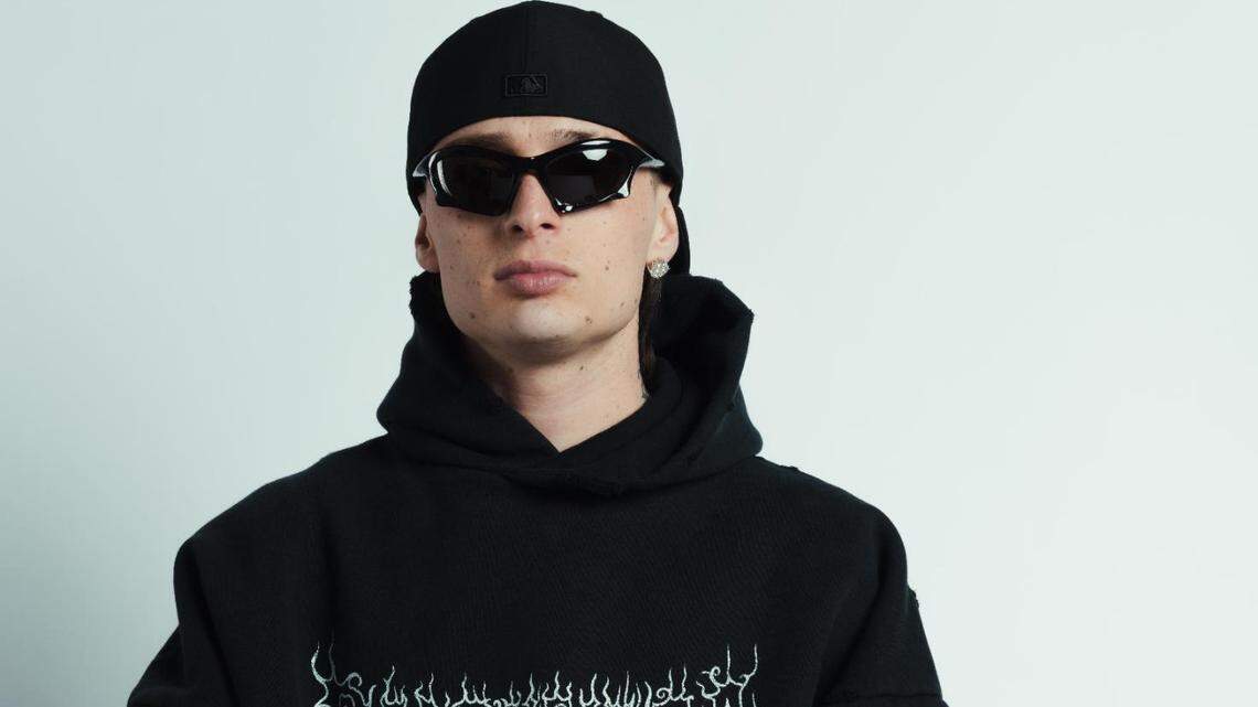 La superestrella mexicana Peso Pluma actuará por primera vez en el Save Mart Center de Fresno este otoño con su nueva gira.