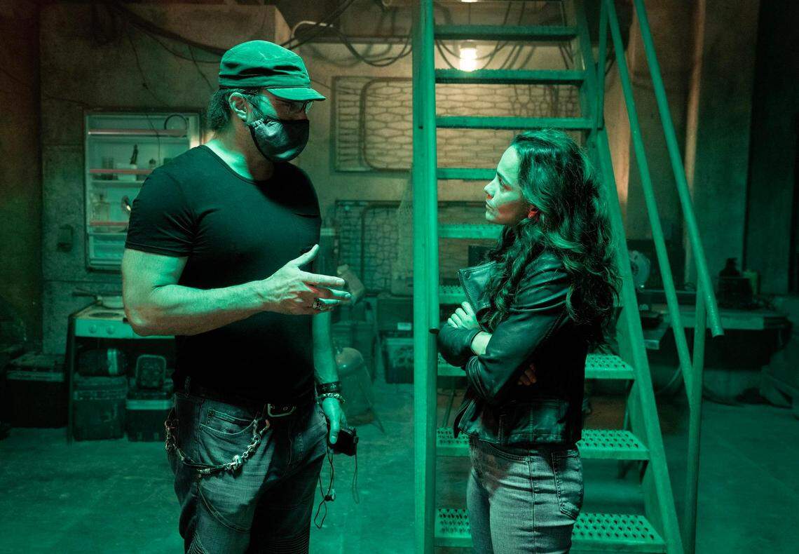 La actriz Alice Braga (derecha) le da vida a una talentosa psíquica Diana Cruz en ‘Hypnotic’ una película independiente protagonizada también por Ben Affleck y dirigida por Robert Rodríguez. Ya está en cines.