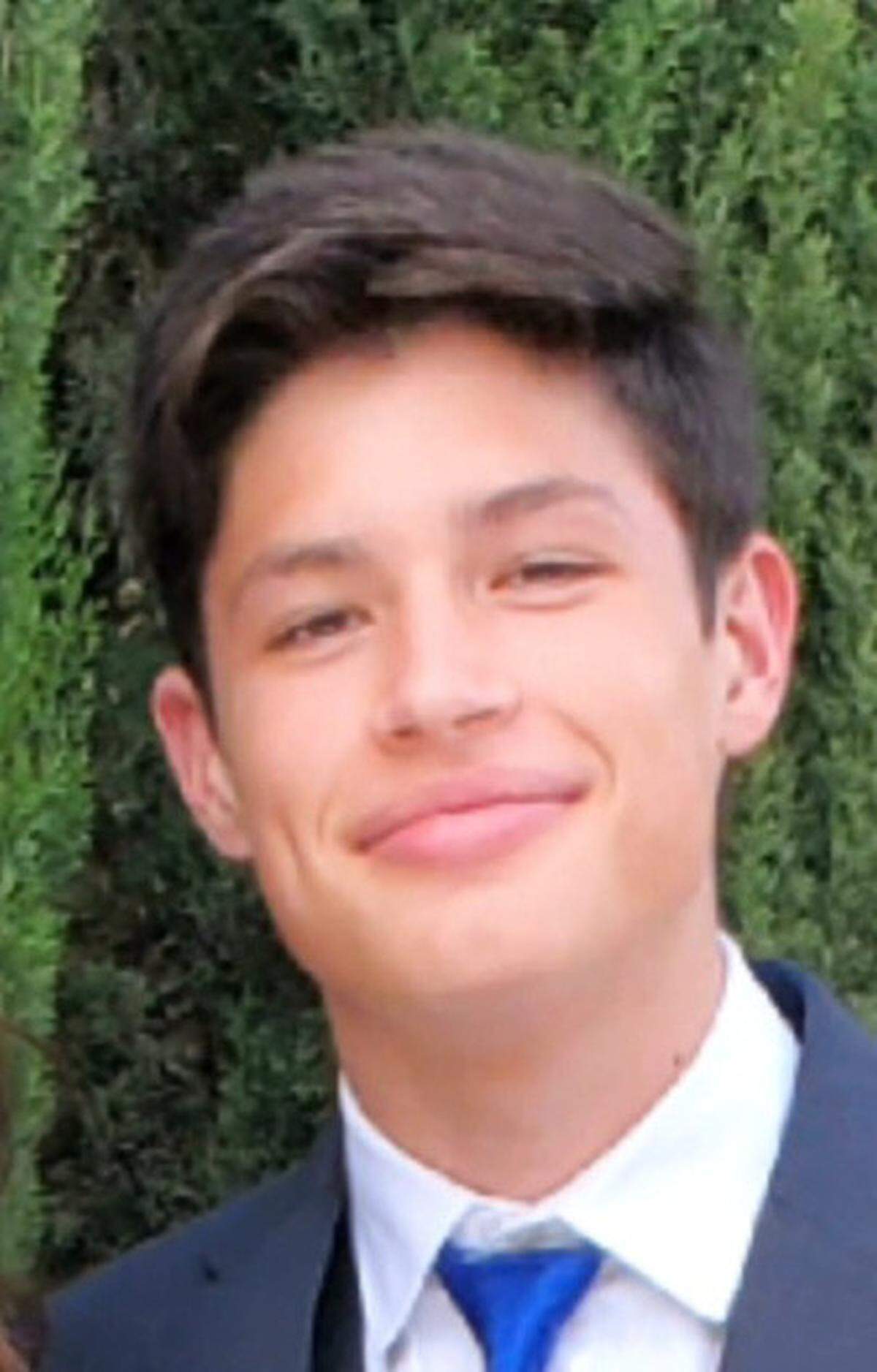Michael Moreno, a San Joaquin Memorial High student, bought a homeless man Taco Bell. Then they ate together on the teen’s truck. The kind interact was caught on video and went viral.