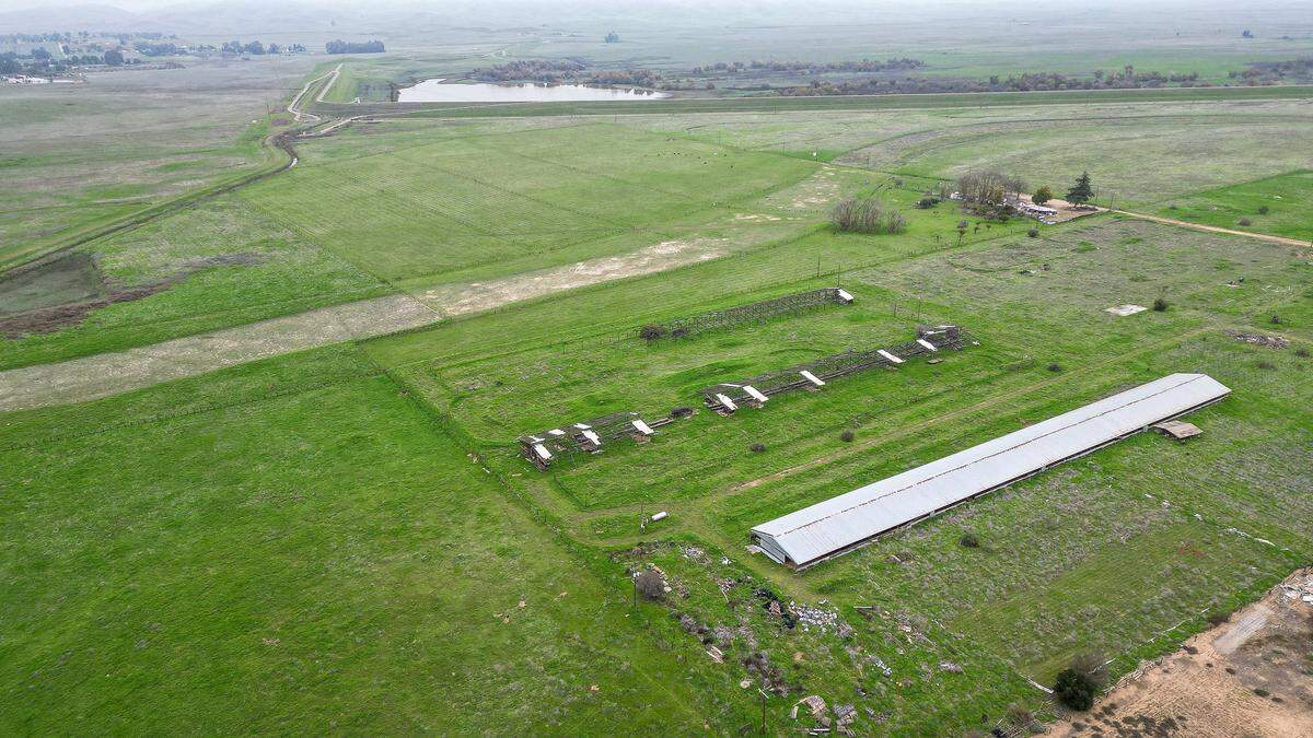 A large parcel of land north of Clovis is being considered for annexation by the city. About 507 acres between Shepherd and Behymer Avenues near the Big Dry Creek Dam will greatly expand the city's boundaries northward.