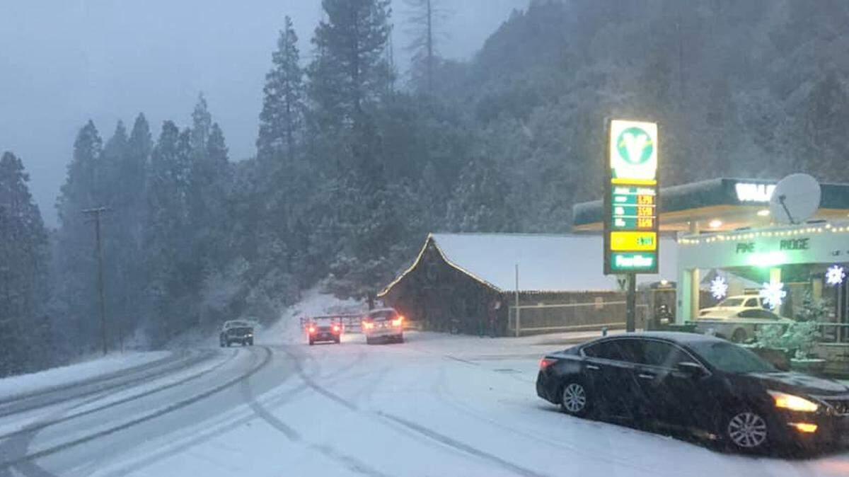 California Highway Patrol in Fresno said it has received multiple 911 calls from motorists. CHP said the recent snow storm has resulted thousands of vehicles to get stuck, as well as caused multiple wrecks.