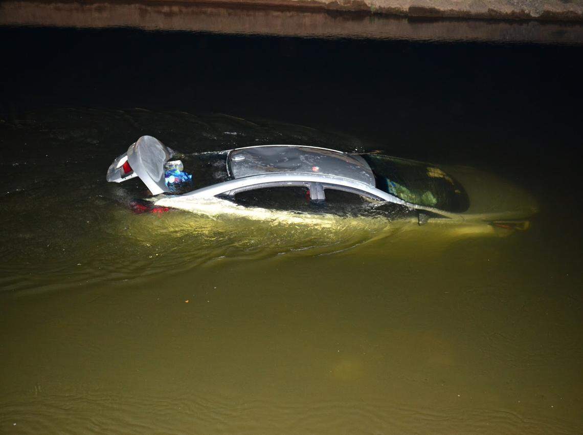 When police arrived to the scene, 17-year-old Nandi Williams was on top of the car inside a canal, giving CPR to Kiara Austin, who died from her gunshout wounds, Fresno police say.