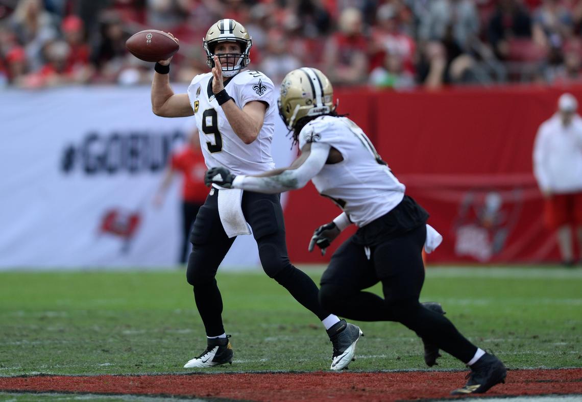 New Orleans Saints quarterback Drew Brees (9) throws to running back Alvin Kamara (41) during a 28-14 victory over the Tampa Bay Buccaneers Sunday, Dec. 9, 2018, in Tampa, Fla.