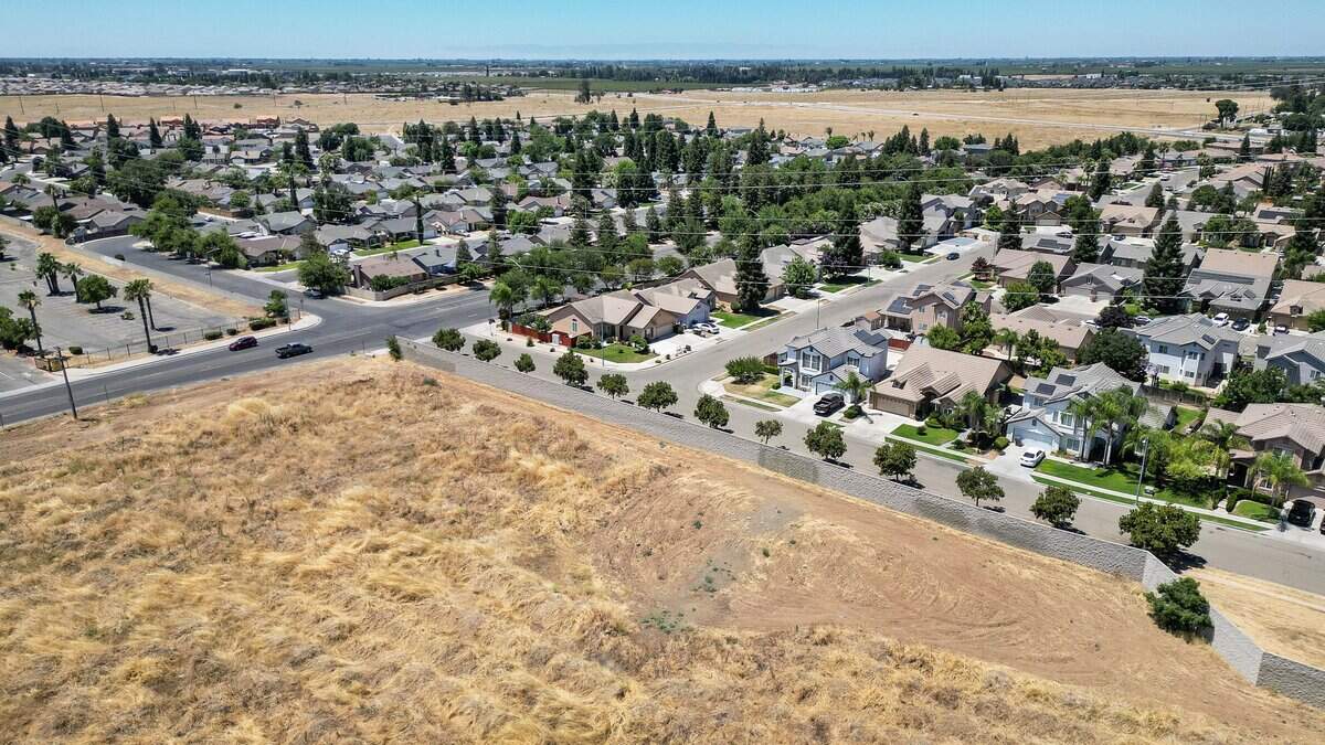 An empty lot adjacent to a home development in west Fresno is being proposed for development into a truck parking with about 150 stalls, truck wash and repair shop plus storage units.