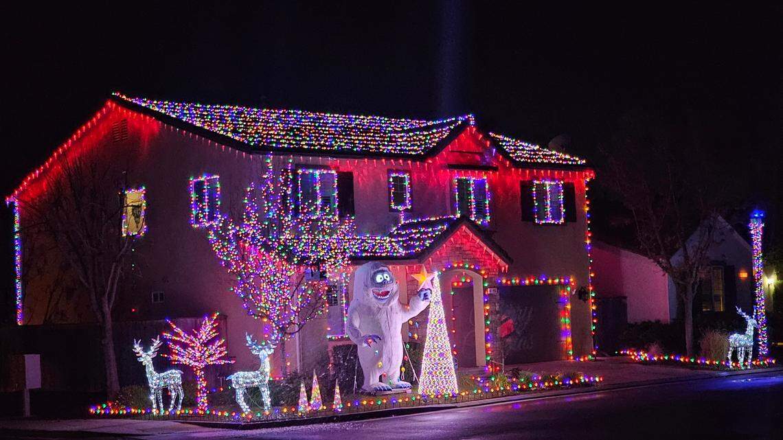 House decorated with Christmas lights located at 4196 Chessa Ln in Clovis