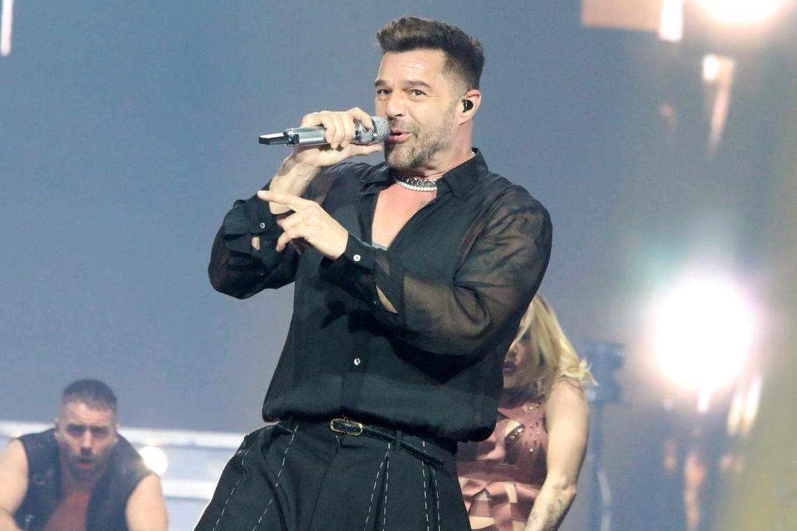 Ricky Martin durante la segunda parte del Trilogy Tour 2024 con los fenómenos globales Enrique Iglesias y Pitbull en el Save Mart Center, en Fresno, el martes 30 de enero de 2024.