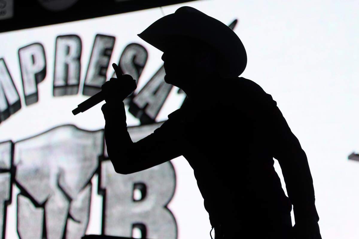 El cantante mexicano Jary Franco se presentó en el parque Chukchansi el 29 de octubre, 2022.
