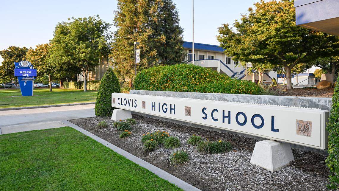 Two Clovis schools lift shelter-in-place orders after bomb threat investigation