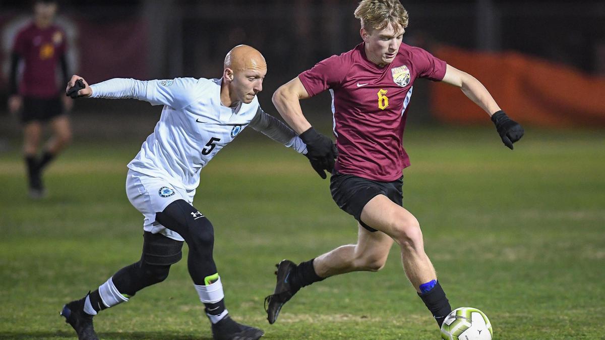 Clovis West’s Jake Calmes, right, drives past Clovis North’s Mihran Semerdzhyan during their game against Clovis West at Tice Park in Fresno on Friday, Jan. 28, 2022.