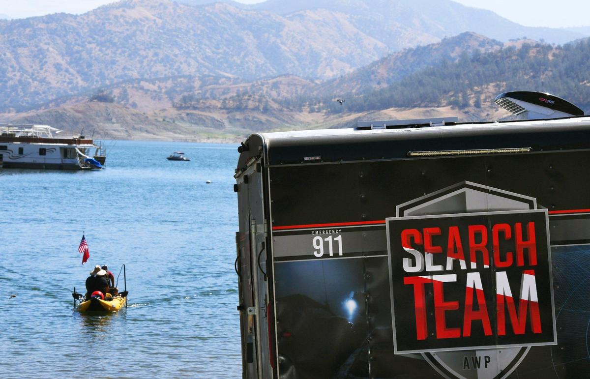 One of two boats with a Adventures with Purpose volunteer search team begins searching for Jolissa Fuentes at Pine Flat Lake’s Deer Creek marina Friday morning, Aug. 26, 2022 in Fresno.