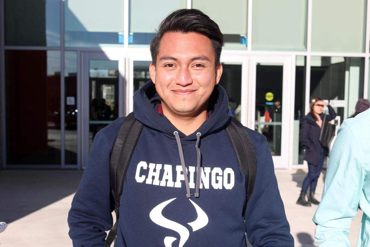 Alberto Ángeles Neri estudiante de la Universidad Autónoma Chapingo en la visita a la Universidad de California, Merced el 1 de marzo durante un viaje educativo de 10 días a los Estados Unidos.