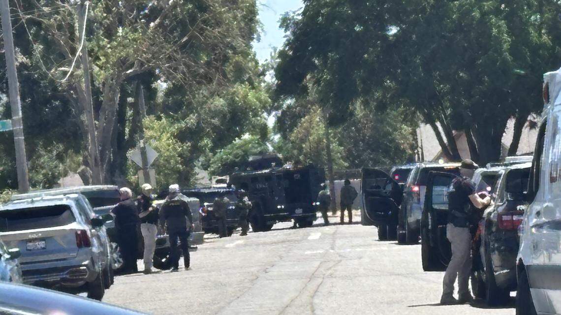 Suspect in Fresno officer shooting suffers self-inflicted gunshot during standoff