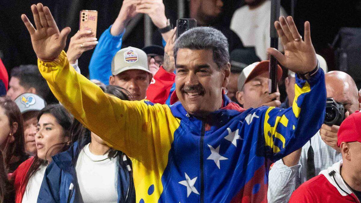 El presidente de Venezuela, Nicolás Maduro, celebra tras conocer los resultados de las elecciones presidenciales este lunes en Caracas.