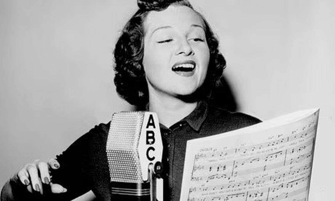 Born in Coalinga, Jo Stafford was one of the most popular singers of the 1930s and ’40s singing with Frank Sinatra, and others.