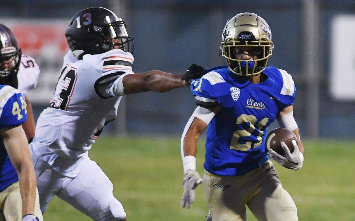 Central’s Caleb Shelton, left, pressures Clovis High’s Tyler Marquez, right, in first quarter action Thursday, Sept. 29, 2022 in Clovis.