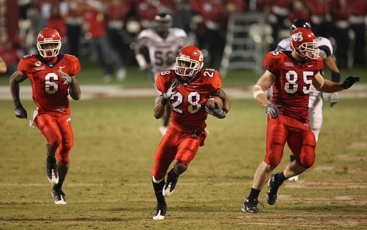 Fresno State’s A. J. Jefferson, led by blockers Chastin West, left, and Bear Pascoe returns a kickoff for a touchdown in the fouth quarter of a 2008 game against Nevada. Fresno State has not returned a kickoff for a touchdown since that 92-yard return by Jefferson..