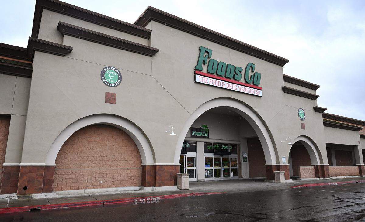 The Foods Co. supermarket on West Shaw Avenue is closing in March. Its parent company Kroger is closing 60 underperforming stores nationwide. Photographed Thursday, Feb. 19, 2026 in Fresno.