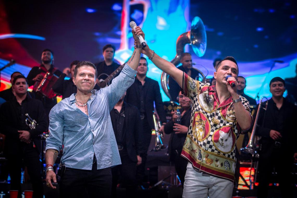 After breaking records in Mexico, Jorge Medina and Josi Cuén are bringing their “Juntos: Así o Más Claro y Que Critiquen Tour” to the U.S. with stops in Fresno and Sacramento.