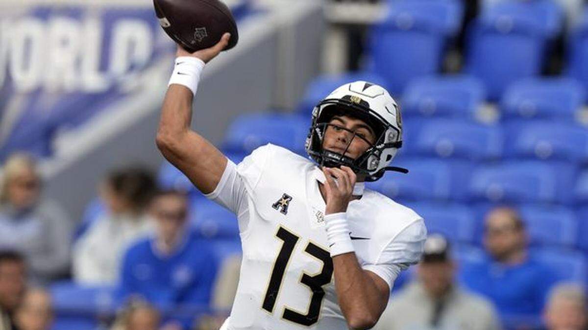 Former UCF quarterback Mikey Keene transfers to Fresno State on Wednesday, Dec. 21, 2022.