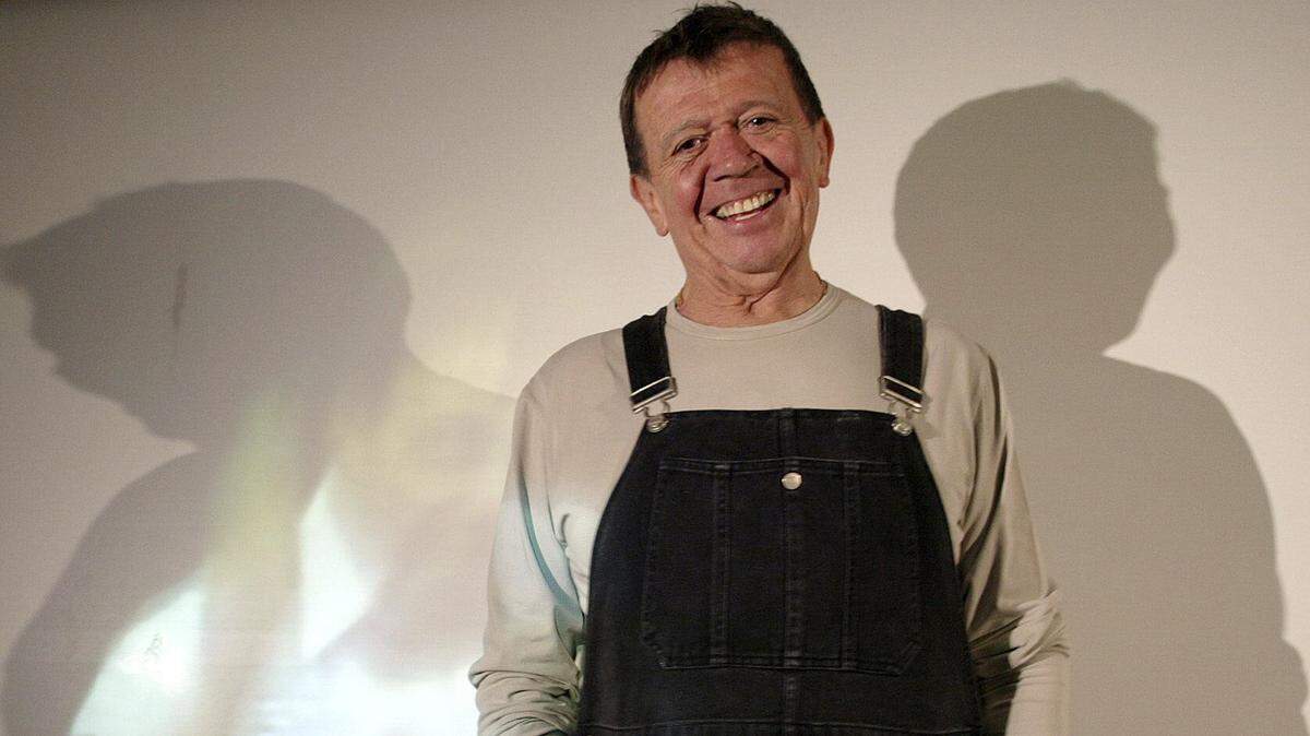 MEX470 CIUDAD DE MÉXICO (MÉXICO), 25/03/2023.- Fotografía de archivo fechada el 27 de marzo de 2007 que muestra al actor mexicano Xavier López “Chabelo”, durante una presentación en la Ciudad de México (México). López Rodríguez, quien murió este sábado a los 88 años de edad, será recordado como su personaje “Chabelo”, un niño de voz aguda y pantaloncillos que formó parte de la vida de los mexicanos desde que lo interpretó por primera vez en la década de 1950. EFE/Patricia Domínguez /ARCHIVO