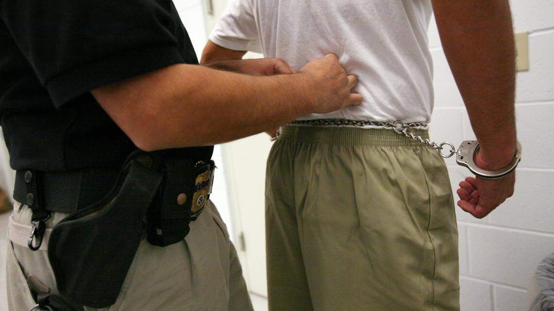 ICE solicita más traslados de indocumentados, pero el sheriff de Fresno autoriza menos