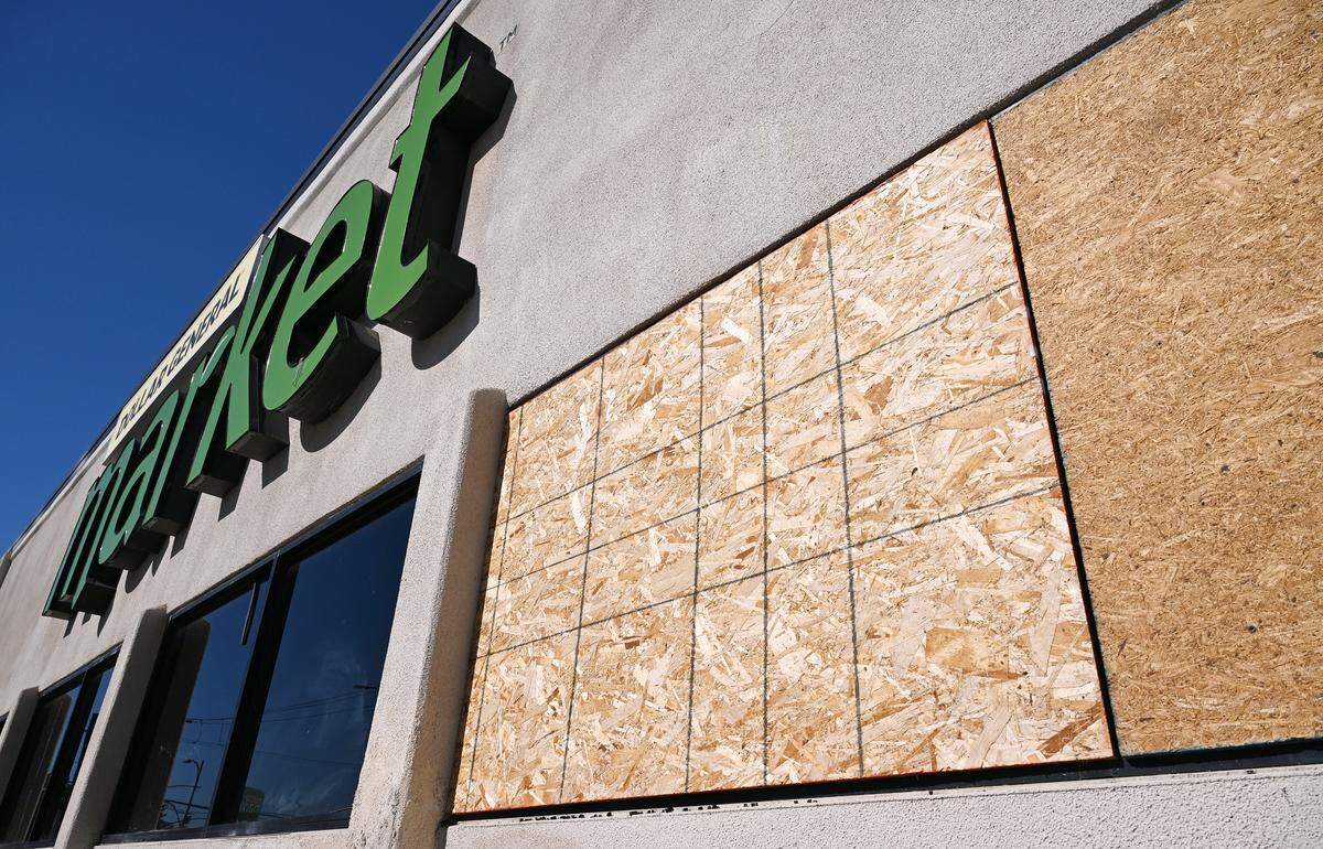 Dollar General Market at Fruit and McKinley avenues, shown closed with boarded windows, Tuesday, April 14, 2026 in Fresno. Firefighters responding to a fire at the site on May 5 said these security measures posed a challenge.