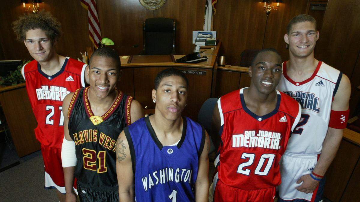Former San Joaquin Memorial stars Quincy Pondexter, Robin and Brook Lopez seen here with their jerseys with the other members of the Bee’s All Star basketball team in 2006. Memorial will retire their jerseys on Sept. 17, 2021.