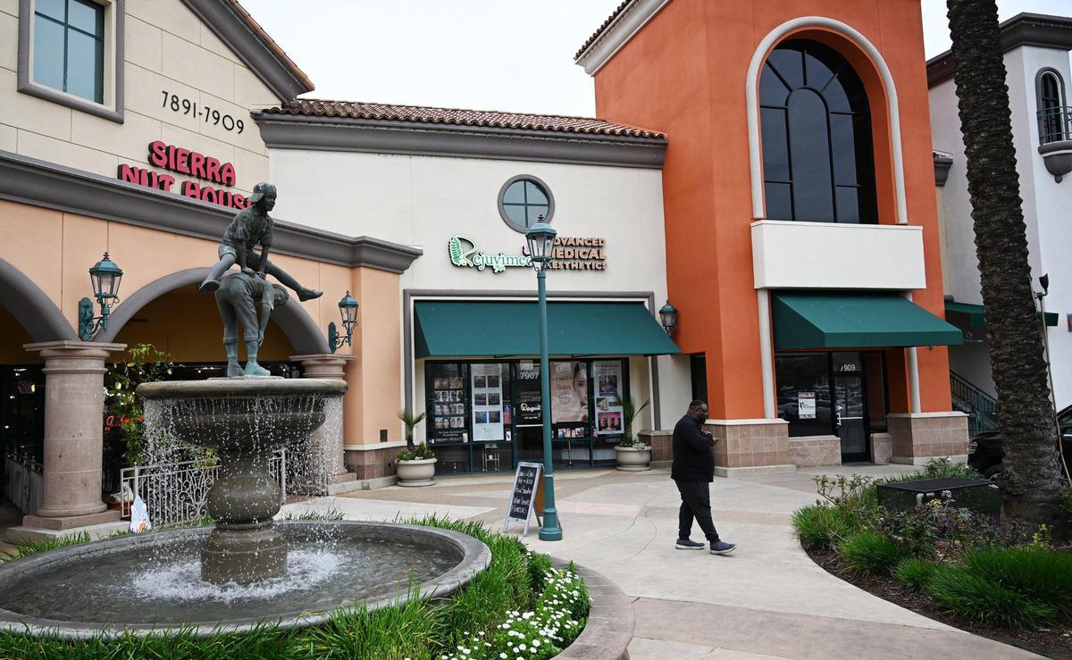 Sam’s Italian Deli plans to expand into a new second location at the Villaggio shopping center in North Fresno. The popular deli is planning to take over the space now occupied by Sierra Nut House and the two locations to the right, pictured in this file photo from 2024.