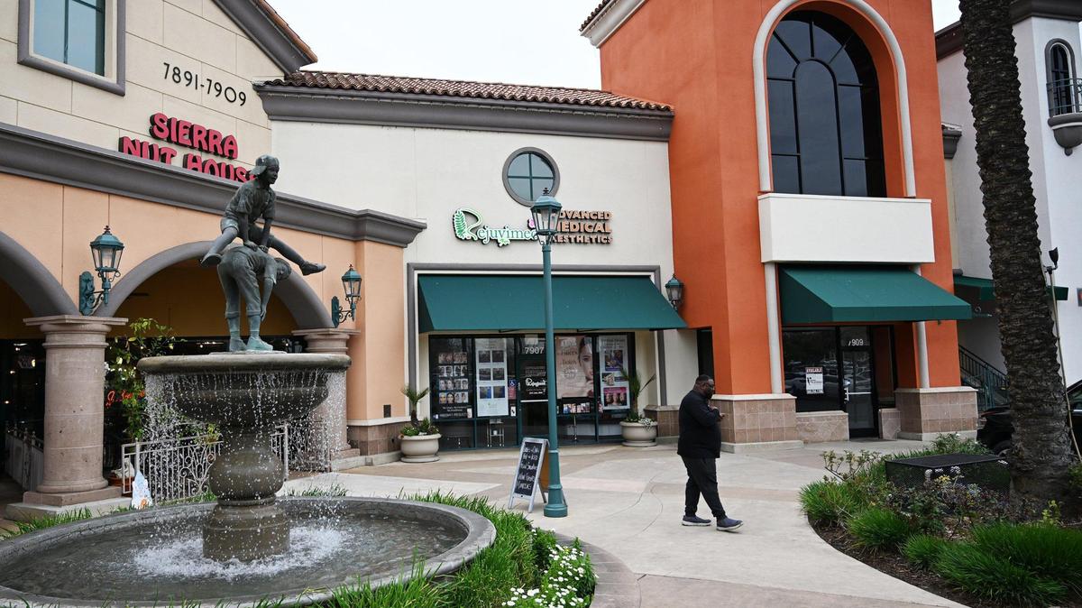 Sam’s Italian Deli wants to expand into a new second location at the Villaggio shopping center in North Fresno. The popular deli is planning to take over the space now occupied by Sierra Nut House and the two locations to the right.