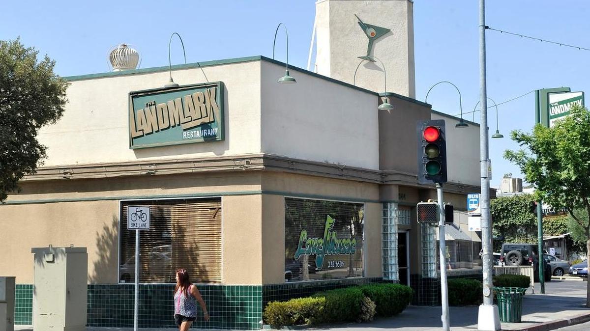 
The owners of the Landmark restaurant and bar in the Tower District are selling the Olive Avenue business.
