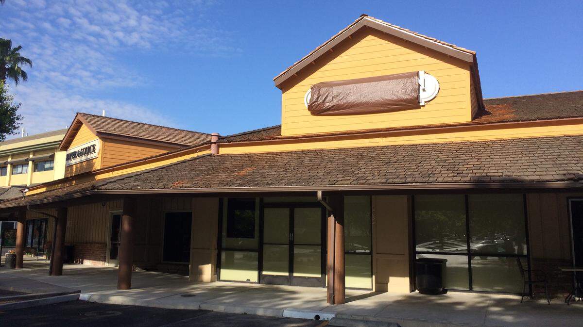 Cowboy Chicken plans to open a restaurant in Fig Garden Village, next to Paper Source.
