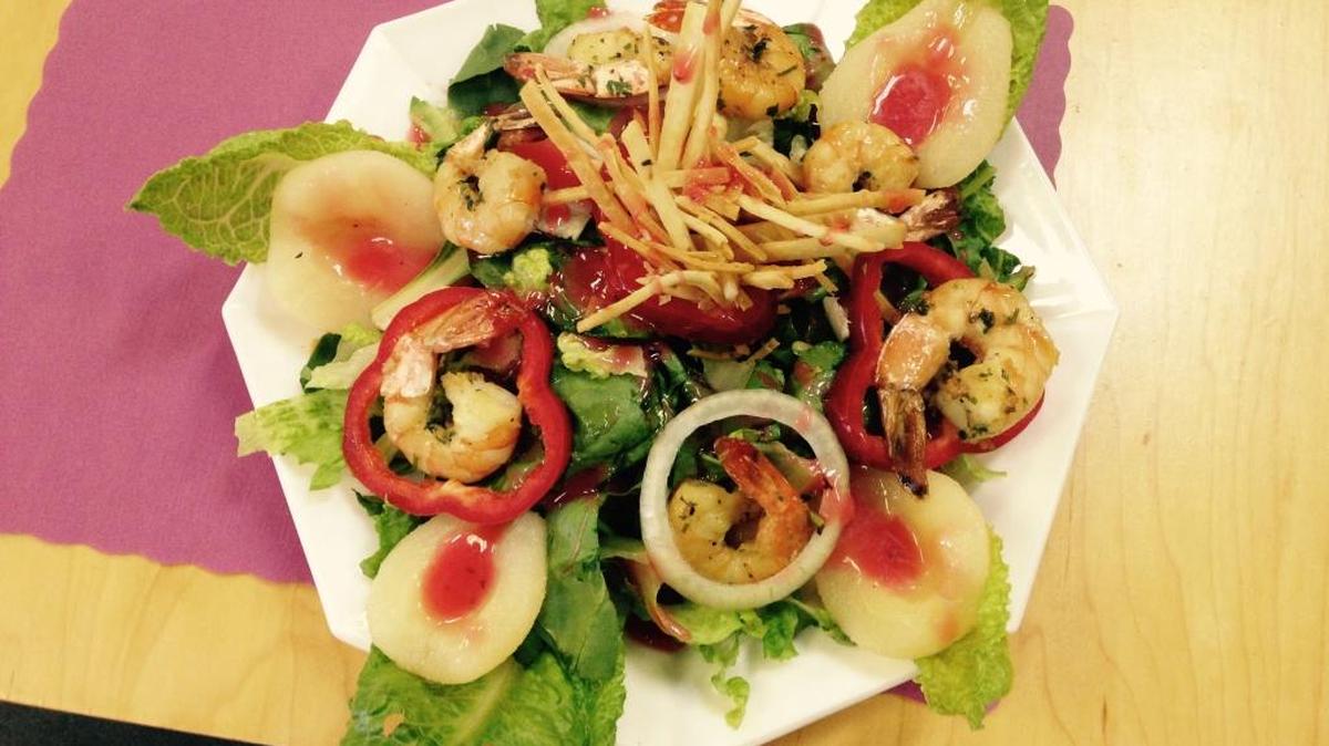 
The shrimp-pear salad at La Herencia at E and Fresno streets isn’t on the menu, but customers can order it. The restaurant is inside the Plaza Mexico Mall.


