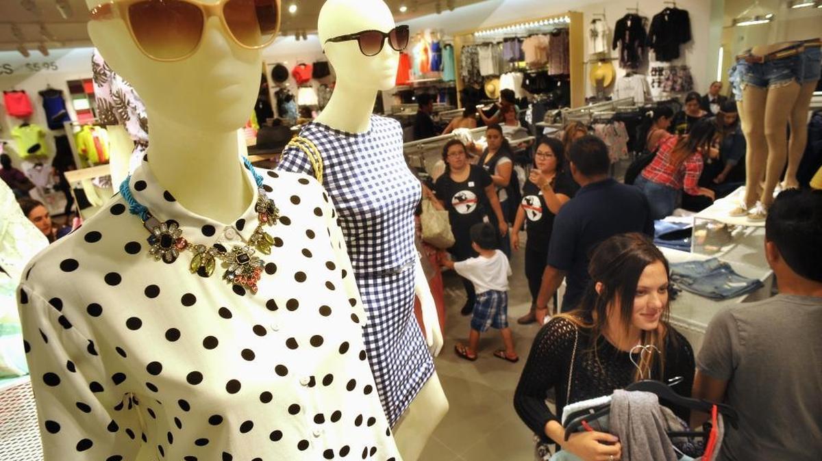Trendy retailer H&M is planning to open a store at Fashion Fair mall in Fresno. It’s the city’s second location. The retailer is known for its low prices and fresh-off-the-runway styles. Here, Makayla Godden picks out some items at H&M during the grand opening at River Parkin 2014.