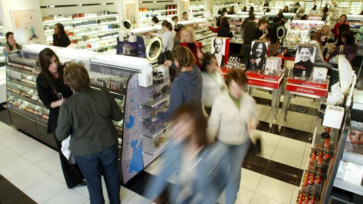Customers fill Sephora at Fashion Fair Mall in 2006.