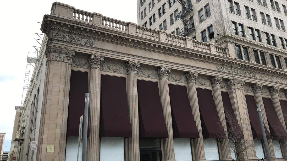 Quail State bar has signed a lease to open in both indoor and outdoor spaces on the third-floor rooftop of the Pacific Southwest Building on Fulton Street. Photographed from Mariposa Street, Quail State will be on the east side of the historic building, facing the Radisson Hotel Conference Center on Van Ness Avenue.