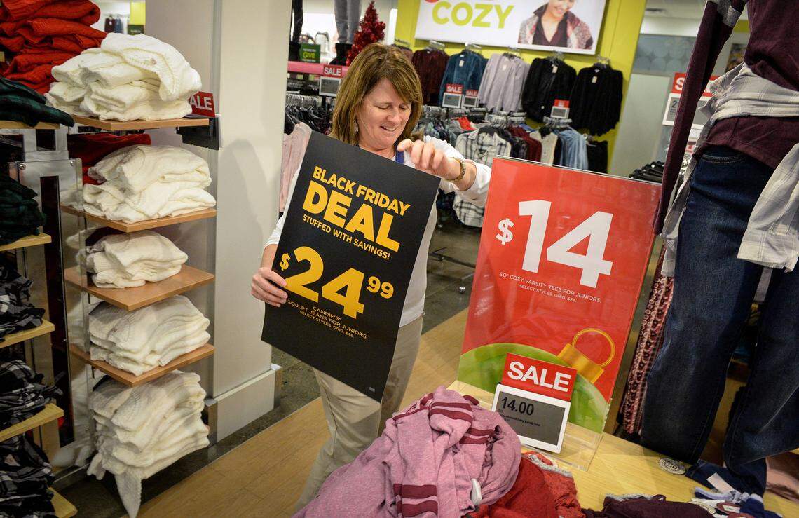 Kohl’s supervisor Randi Esqueda changes out a display while getting ready for the Black Friday rush at the chain’s Clovis store on Monday, Nov. 19, 2018. 