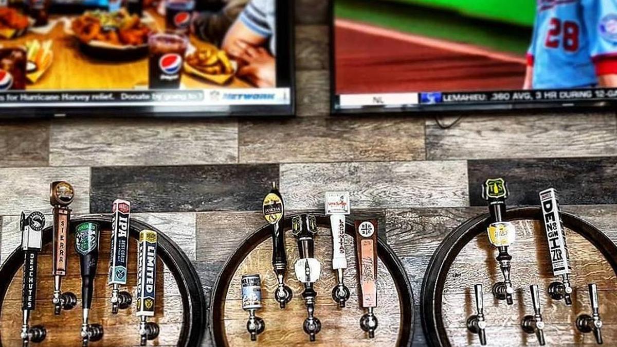 The Tap House is a restaurant serving beer, wine and pizza. The restaurant has 15 taps and bottled beer.