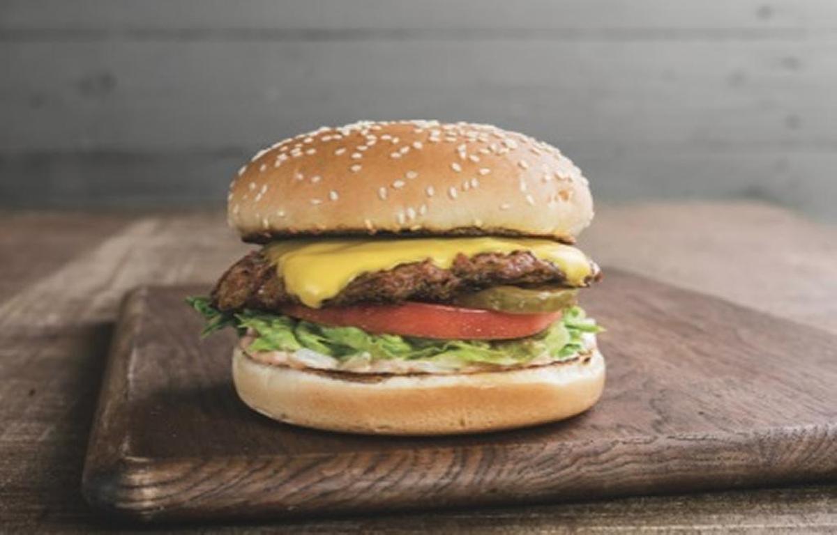 Burger and breakfast spot Farmer Boys is giving away a free “big cheese” cheeseburger to veterans and active duty military members Friday.