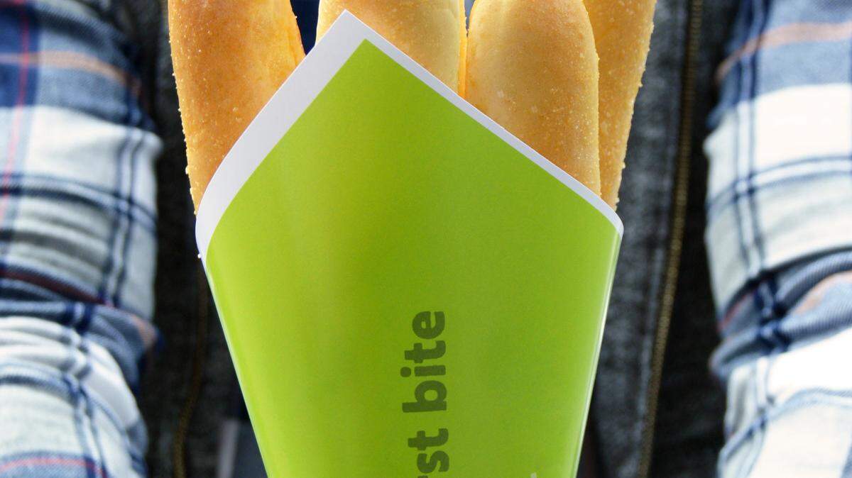 An Olive Garden “breadstick bouquet.”