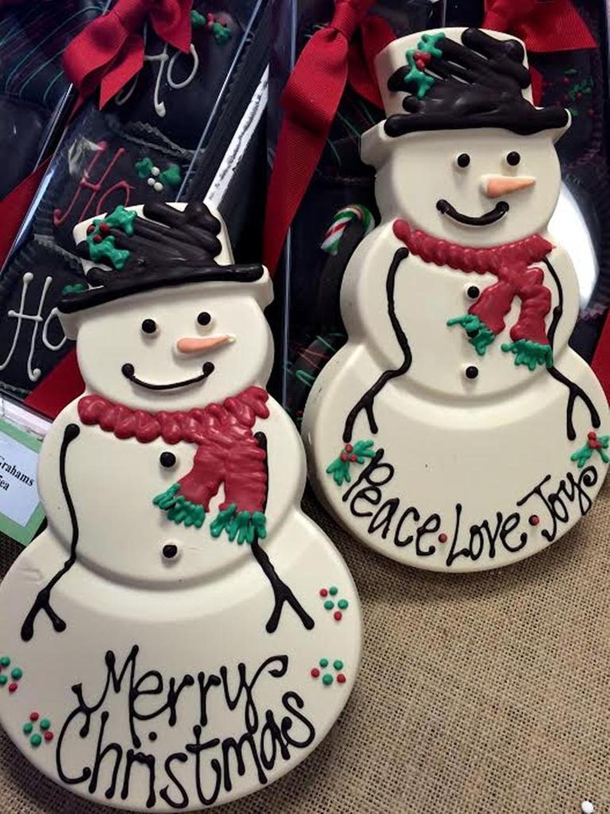 These snowmen from California Gourmet Co. can be personalized to include a person’s name, such as “Merry Christmas, Rita.” Flip it over and you can see the chocolate bark it’s made from, which includes marshmallows, crushed peppermint candies and crushed Andes mints.