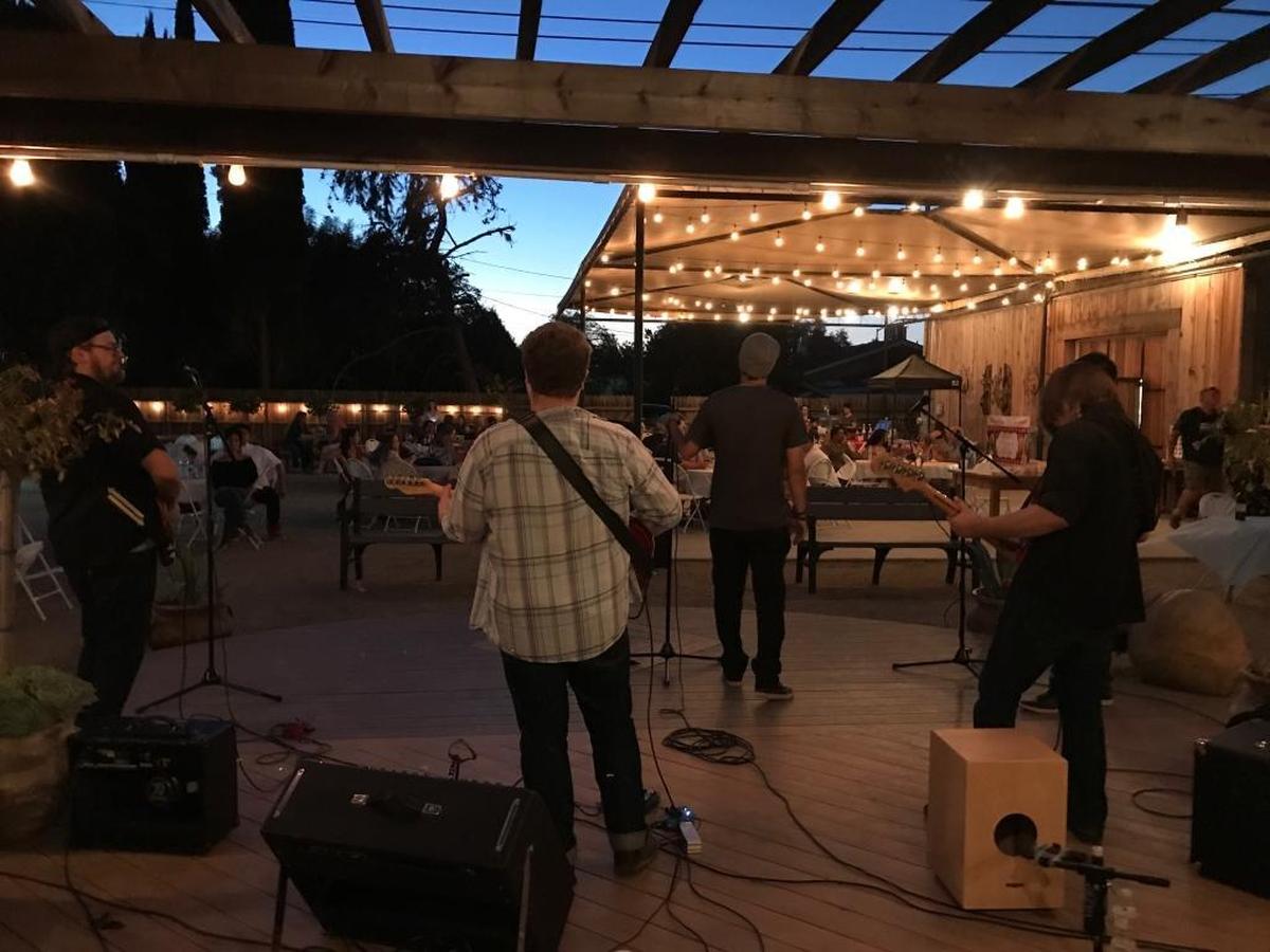 Kingsburg winery Ramos Torres hosts live music events every Friday night.