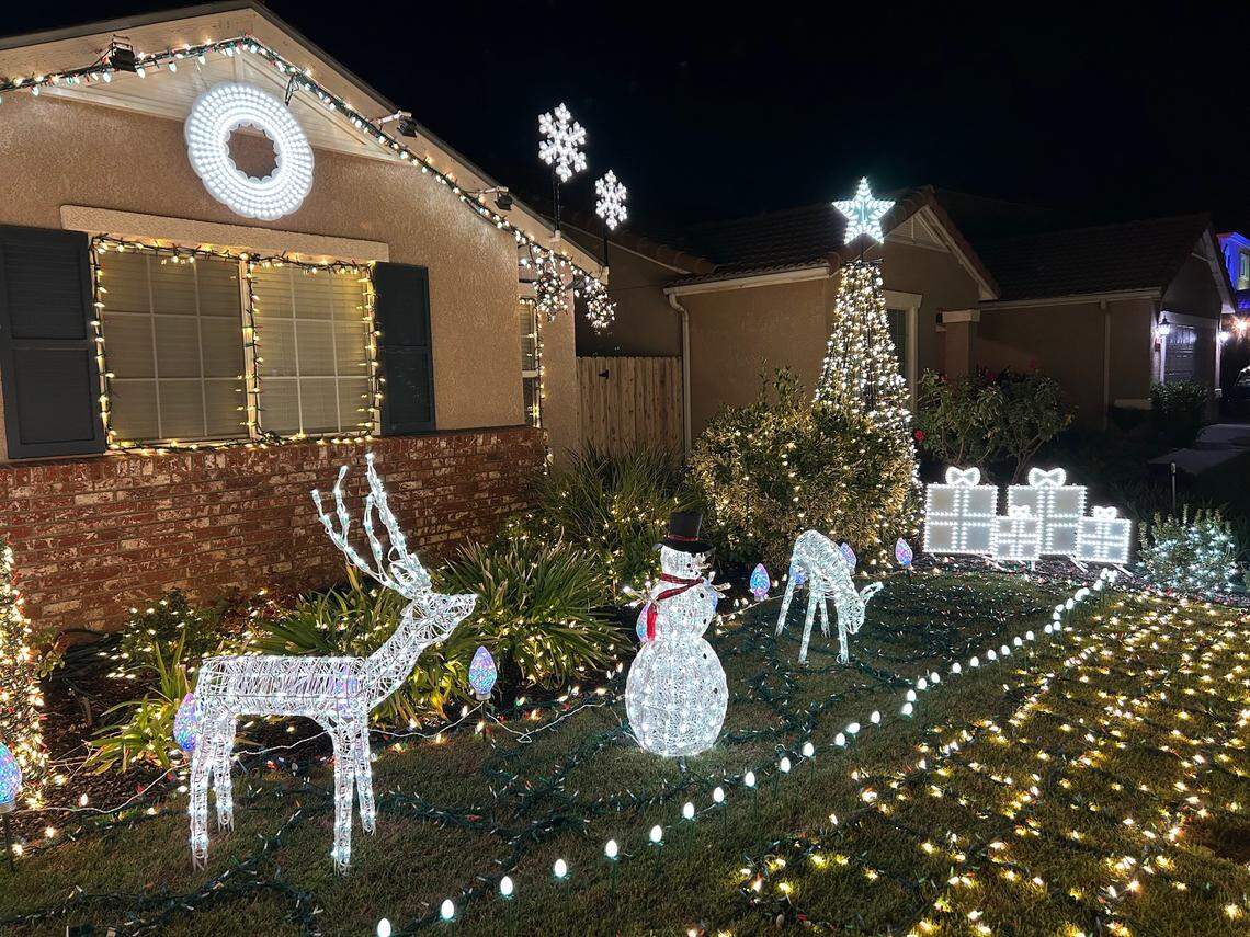 The Davis Family Light Show synchronizes over 47,000 lights to a selection of Christmas music.