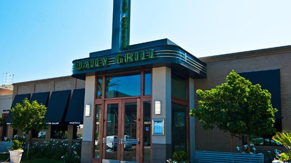 The Daily Grill, a popular northwest Fresno restaurant, is closing because it cannot agree to lease terms with the property owner.