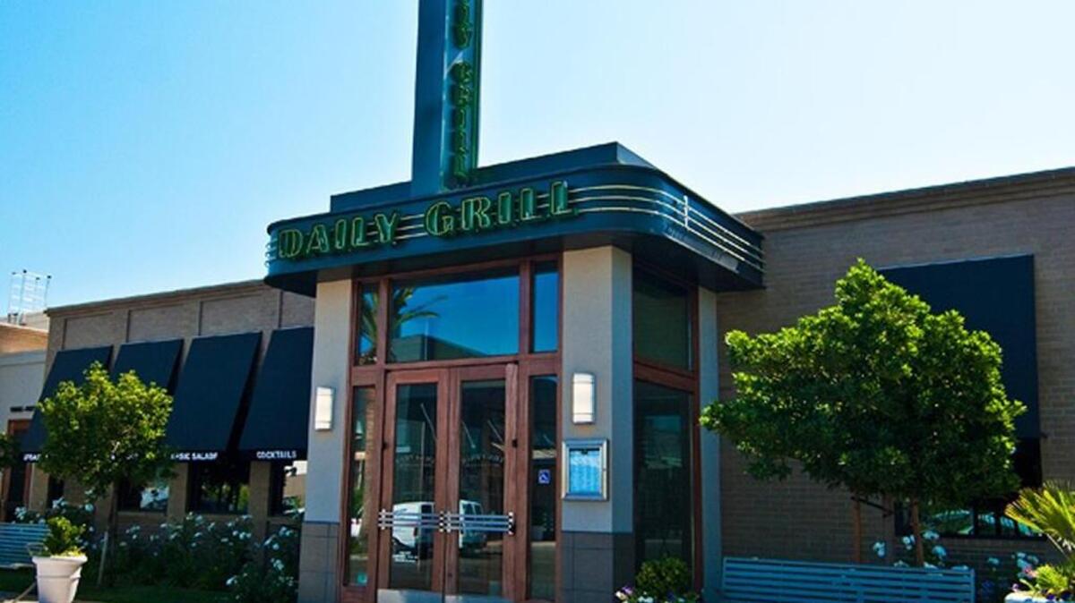 The Daily Grill, a popular northwest Fresno restaurant, is closing because it cannot agree to lease terms with the property owner.