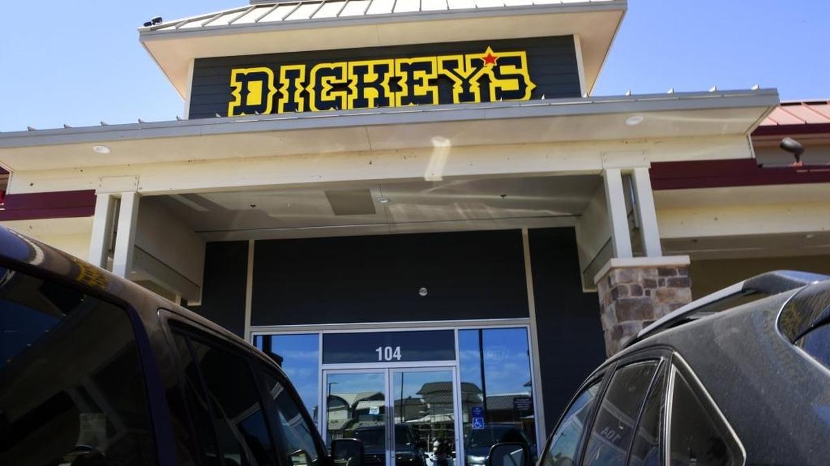 Dickey’s Barbeque Pit at Park Crossing located at Friant Road and North Fresno street is closed. Photographed Thursday, July 20, 2017 in Fresno.