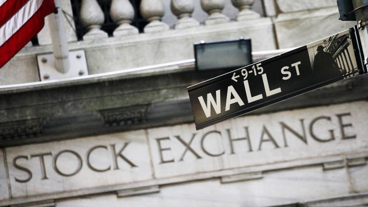 Columnist Barry Ritholtz has been predicting death for the brokerage industry for about 20 years. Finally, he thinks he’s seeing his forecast come true.
