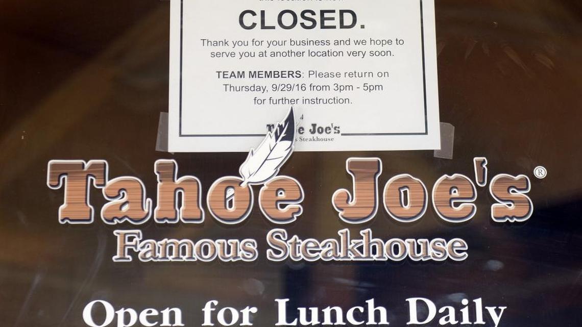 A sign hangs on the front door of the Tahoe Joe’s restaurant at Shaw and Marks in Fresno Thursday, Sept. 29. The restaurant has closed.