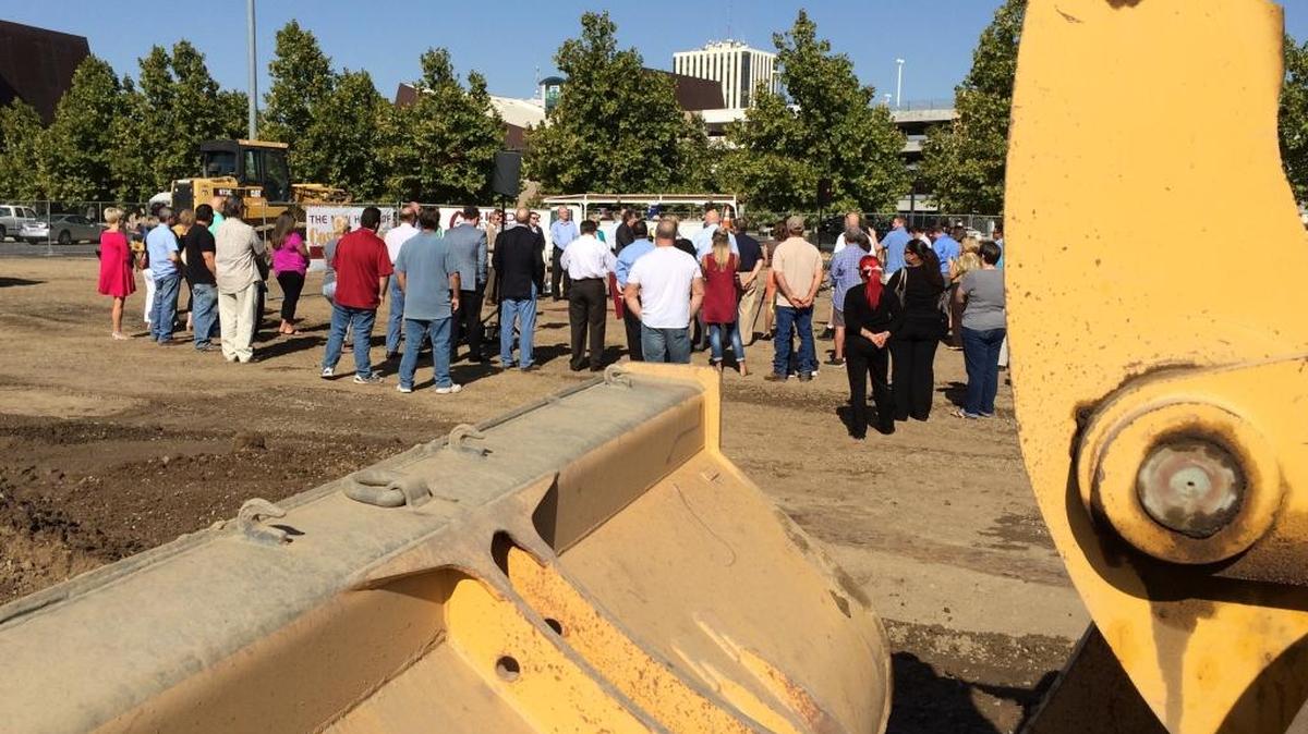 
A small crowd gathered Thursday morning at Ventura and O streets for the groundbreaking for the Cosmopolitan Tavern new building. The downtown site is formerly part of the parking lot at the Fresno Convention Center’s Selland Arena.
