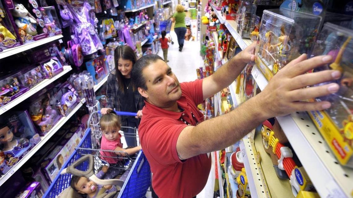Toys R Us will open at 5 p.m. on Thanksgiving Day this year.