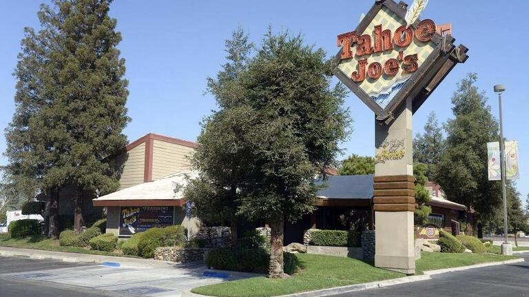 Steakhouse chain born in Fresno closes another location. What happened to Tahoe Joe’s?